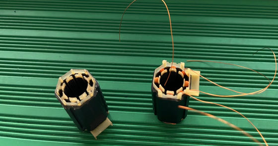 20, 28,35,42,57 Serie Schrittmotor Stator Wicklmaschine mit vier Nadeln BLDC Wicklmaschine fournisseur