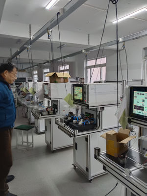 Maschine zur Prüfung von Gleichstrommotorstatoren mit pneumatischer Befestigung